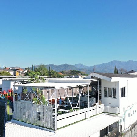 Kontena Hotel Batu  Ngoại thất bức ảnh