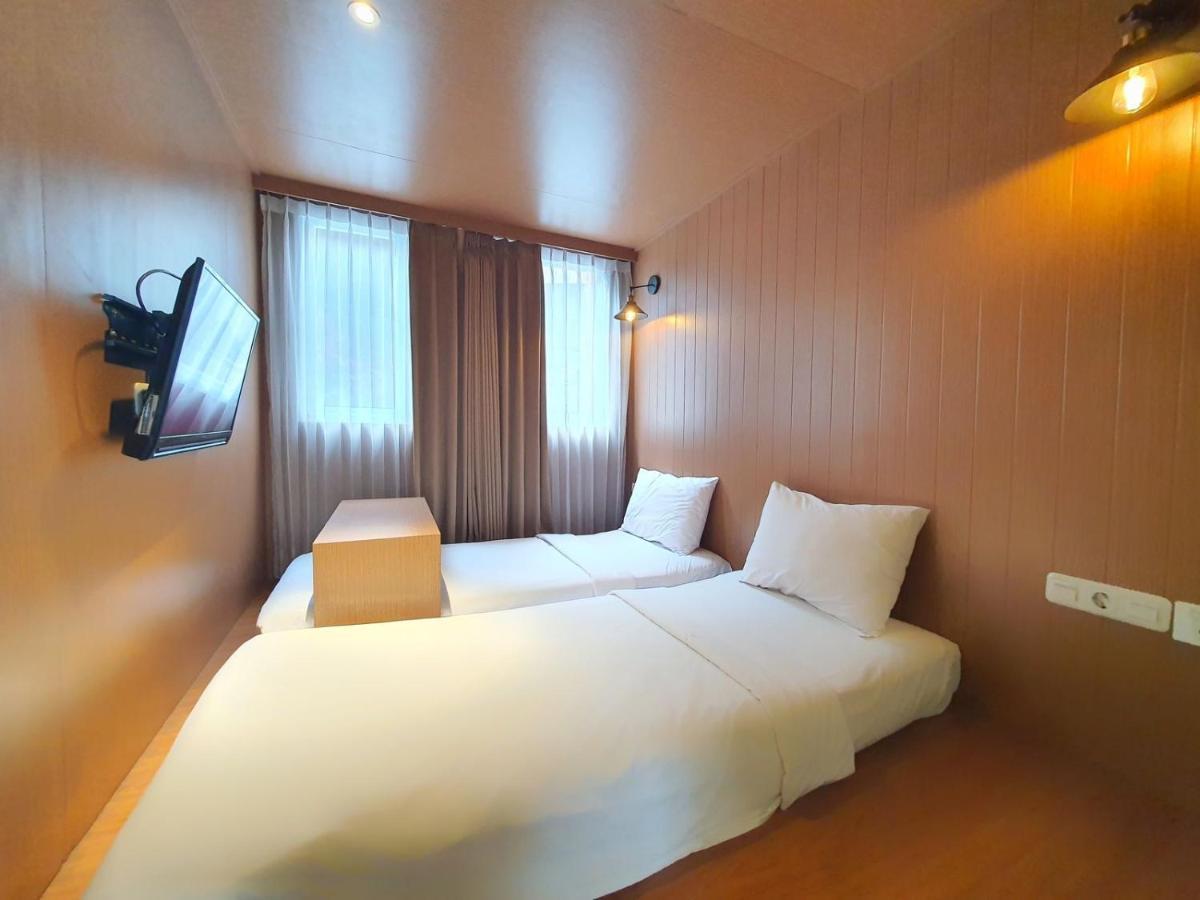 Kontena Hotel Batu  Ngoại thất bức ảnh