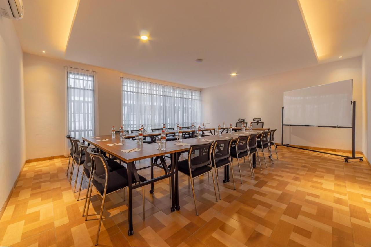 Kontena Hotel Batu  Ngoại thất bức ảnh
