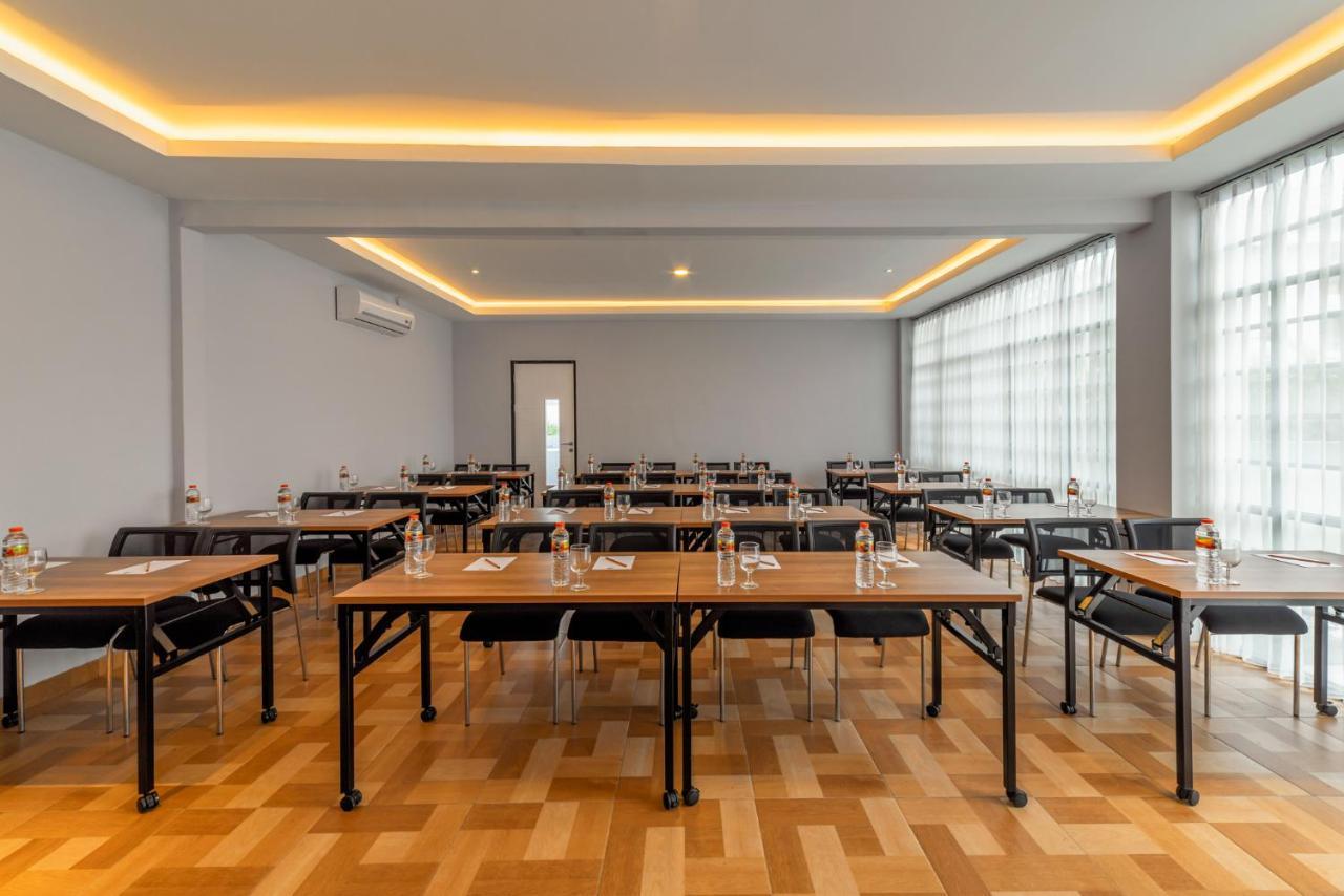 Kontena Hotel Batu  Ngoại thất bức ảnh