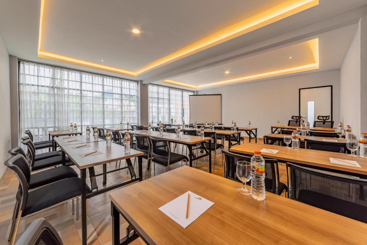 Kontena Hotel Batu  Ngoại thất bức ảnh