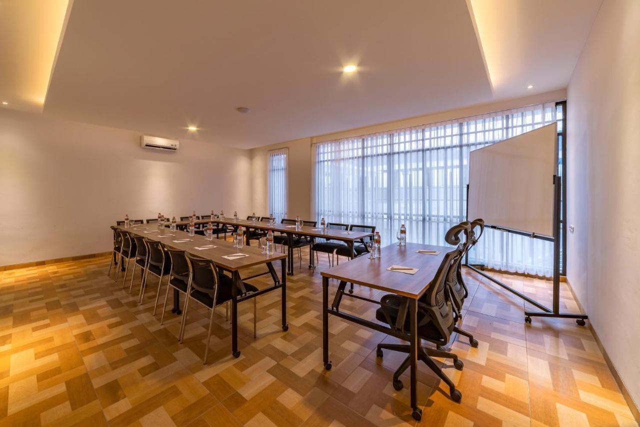 Kontena Hotel Batu  Ngoại thất bức ảnh